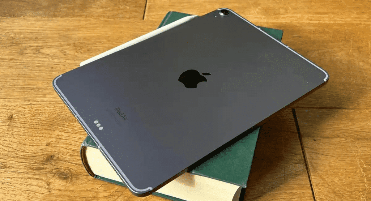 The iPad Pro (2021) is a fantastic tablet; it won a What Hi-Fi? Award the previous year. Although it's primarily geared toward content creators, it's an excellent choice for anyone who enjoys watching and listening to movies and music while on the go.