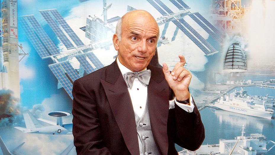 Dennis Tito, a billionaire, purchases a SpaceX Starship ticket to orbit the moon