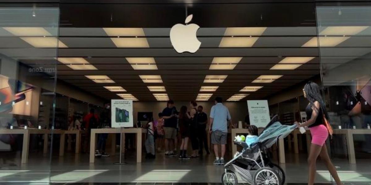 First-Unionized Apple Employees Say Firm Is Withholding New Benefits