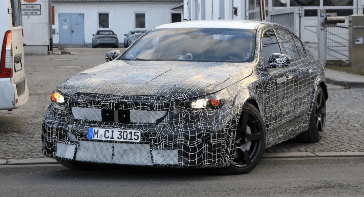 2025 BMW M5 Spy Shots and Video: Hybrid Powertrain